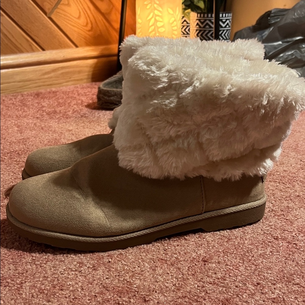 Cozy Tan Ankle Boots with Faux Fur